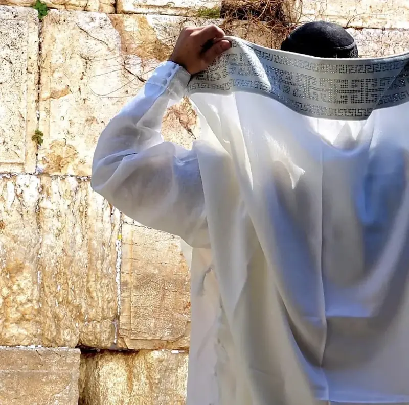 A ZOHAR atarah worn at the Kotel